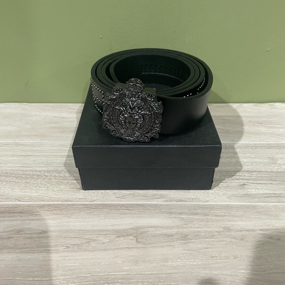 Elegant Black Belt with Intricate Buckle - Picture 3 of 3